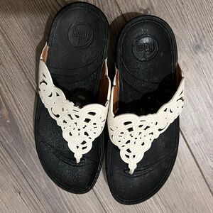 White Size 6 Lacey Fit Flops
